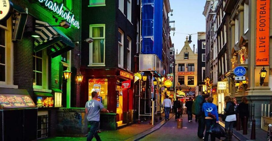 Amsterdam: Private Red Light District and Food Tour - Starting beside Amsterdam Central Station