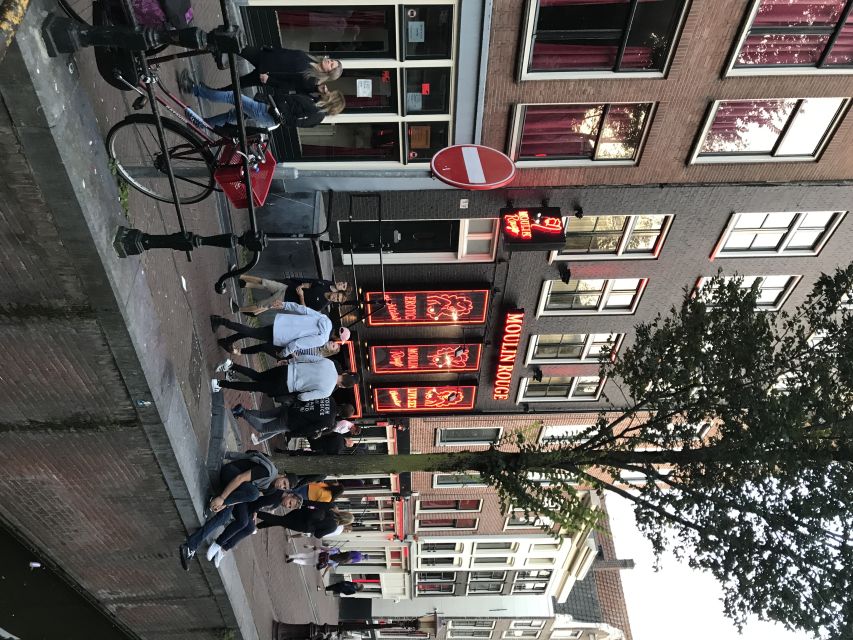 Amsterdam: Private Red Light District and Food Tour - Canal streets and the Grachtengordel