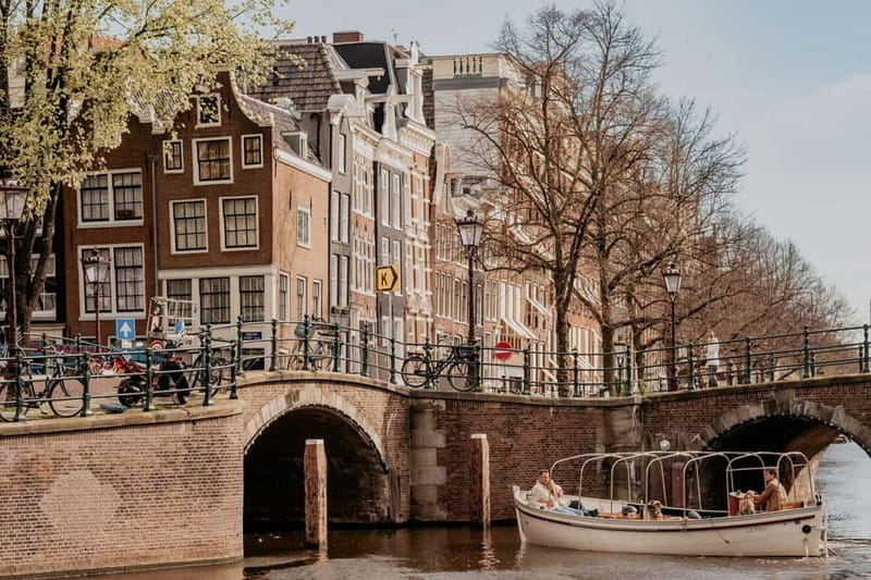 Amsterdam: Private Romantic Canal Cruise w. Prosecco/Snacks - A private start at Keizersgracht 401