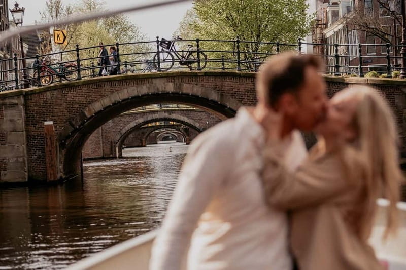 Amsterdam: Private Romantic Canal Cruise w. Prosecco/Snacks - Lijnbaansgracht and Prinsengracht