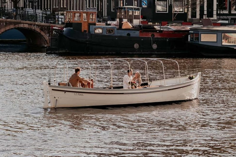Amsterdam: Private Romantic Canal Cruise w. Prosecco/Snacks - Sunset on the Amstel and Staalmeestersbrug