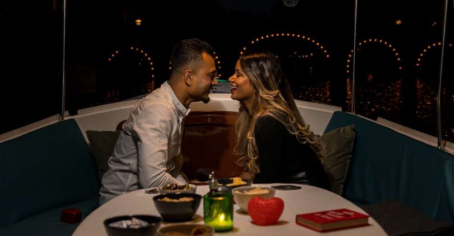 Amsterdam: Private Romantic Evening Boat Tour with Prosecco - Herengracht and the return to Keizersgracht