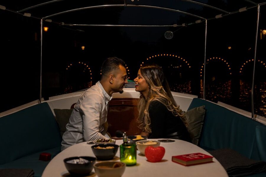 Amsterdam: Private Romantic Evening Boat Tour with Prosecco - Meeting the boat at Keizersgracht 401