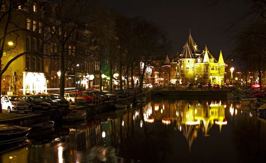 Amsterdam Private Welcome Tour with a Local Guide - The personal touch from Julia, Lawrence, Antonis, and Eduardo