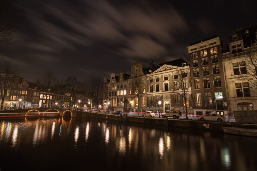 Amsterdam Private Welcome Tour with a Local Guide - A custom walk instead of a fixed sightseeing script
