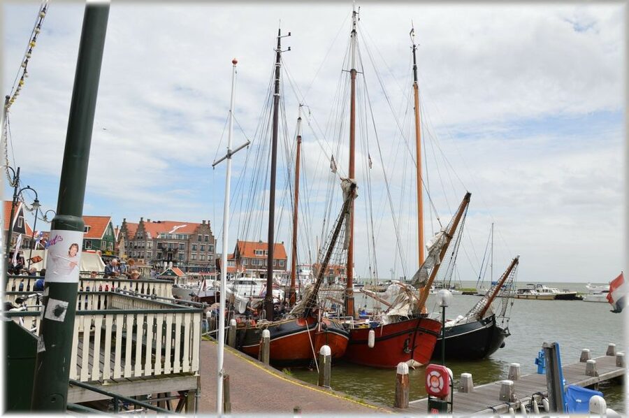 Amsterdam: Private Zaanse Schans Windmills and Volendam Trip - Clogs, bread, and the useful side of Dutch tradition
