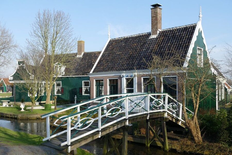Amsterdam: Private Zaanse Schans Windmills and Volendam Trip - Guides who shape the day