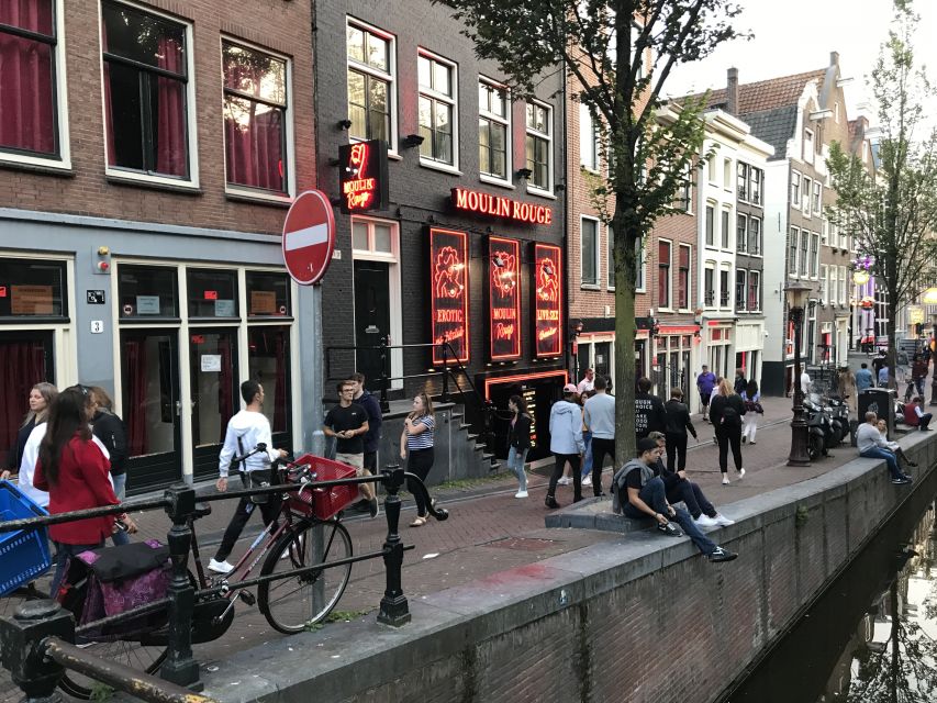 Amsterdam: Red Light District and Local Pub Tour - Warmoesstraat and the narrowest street