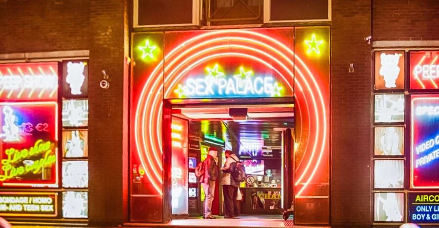 Amsterdam Red Light District & Coffee Shop Tour - Why this part of Amsterdam needs a guide