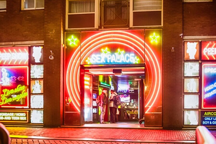 Amsterdam Red Light District & Coffee Shop Tour - Narrowest streets, old buildings, and the red-lit windows