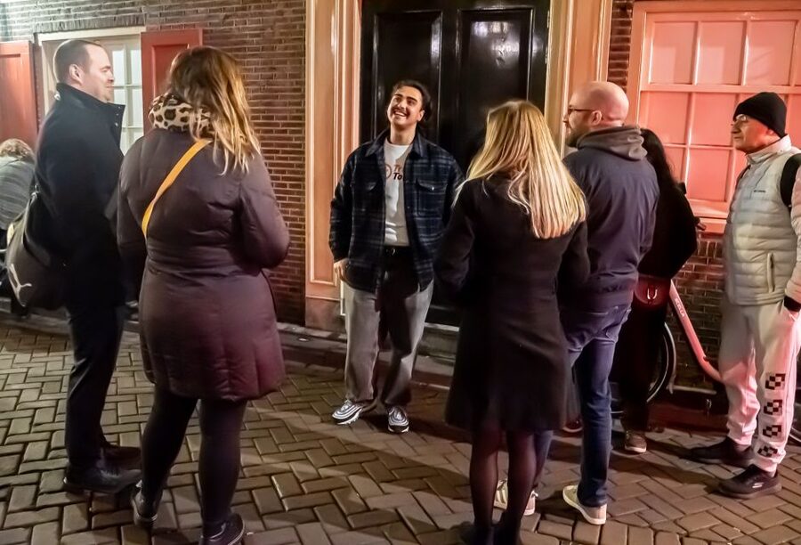 Amsterdam: Red Light District Exclusive Night Tour - Why this walk works best early in your Amsterdam stay