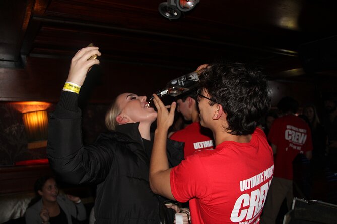 Amsterdam Red Light District Pub Crawl - Price, free drinks, and the real value