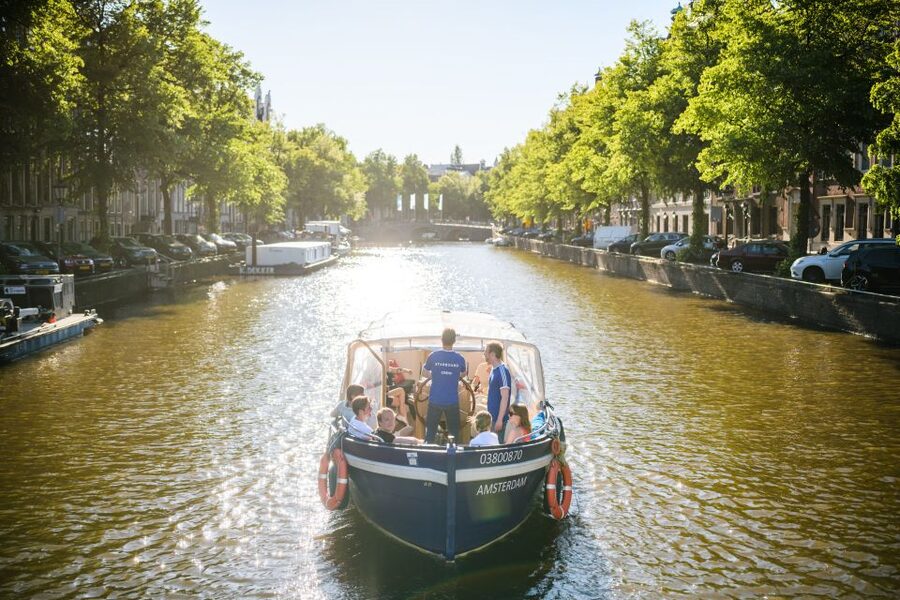Amsterdam: Red-Light District Pub Crawl and Booze Boat Tour - Four Pubs, Drinking Games, and Free Shots