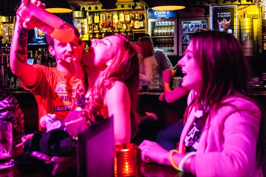 Amsterdam: Red Light District Pub Crawl with Unlimited Shots - The first 30 minutes of unlimited shots