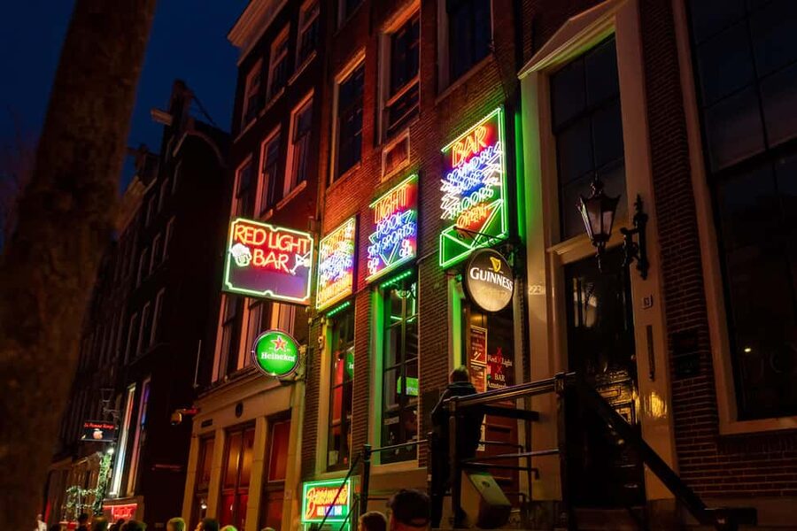 Amsterdam: Red Light District Tour in German/English/Italian - Key points to know before booking