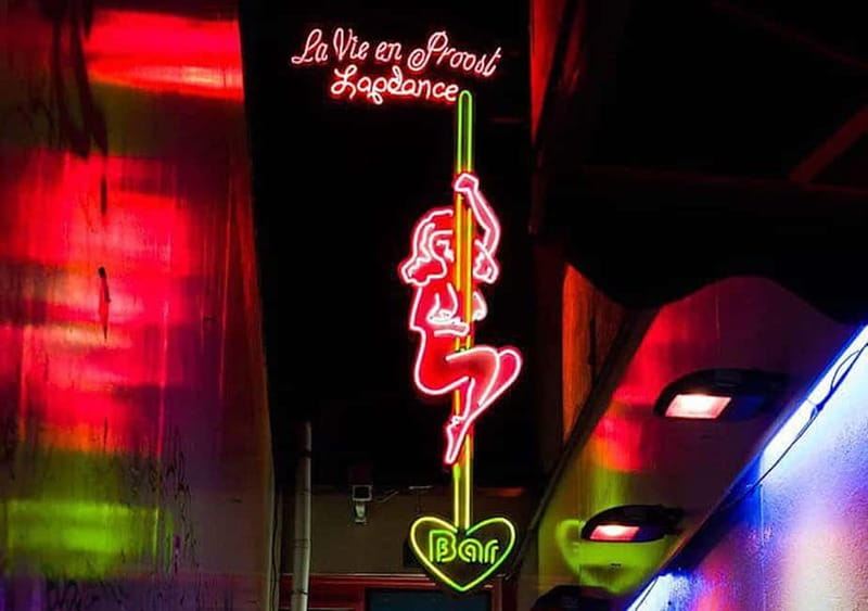 Amsterdam: Red Light District Tour in German/English/Italian - Learning how sex work functions in practice