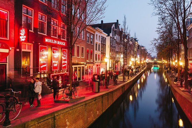 Amsterdam Red Light District Walking Tour in EN/DE/IT/ES - Safety, city policy, and the modern district
