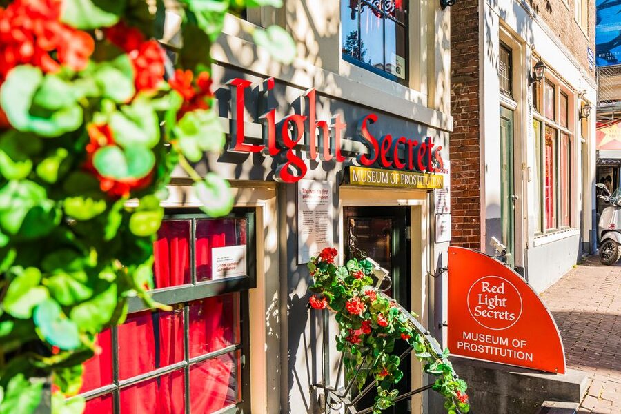 Amsterdam: Red Light Secrets Museum Entry Ticket - Entering the 17th-century house