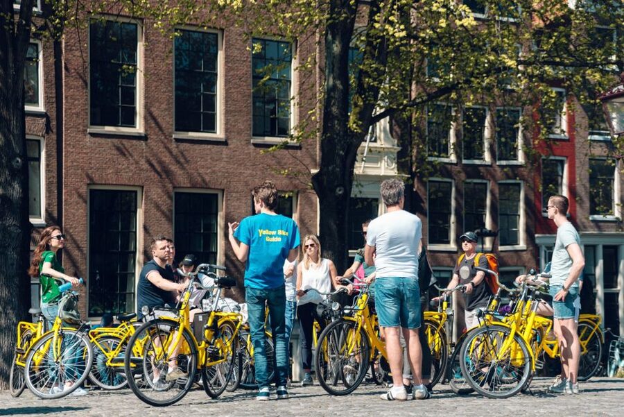Amsterdam: Relaxed City Highlights Guided Bike Tour - Why this two-hour route works so well