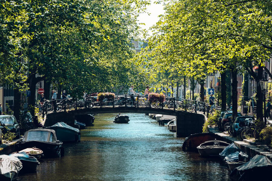 Amsterdam: Relaxed City Highlights Guided Bike Tour - The Skinny Bridge and Herengracht finish