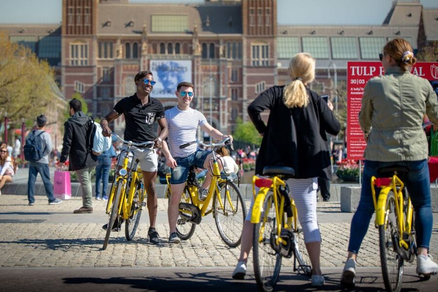 Amsterdam: Relaxed City Highlights Guided Bike Tour - Starting near Central Station and the canal belt