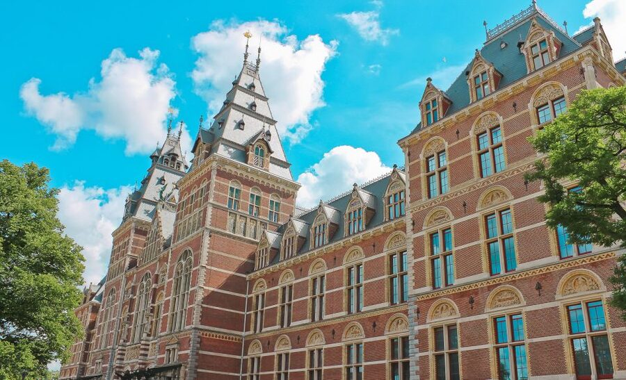 Amsterdam: Rijksmuseum Private Tour - Starting with the Rijksmuseum building and its setting