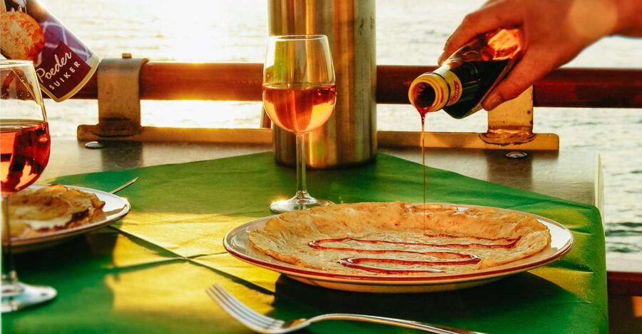Amsterdam: River Cruise With All-You-Can-Eat Dutch Pancakes - What happens during the 75-minute cruise