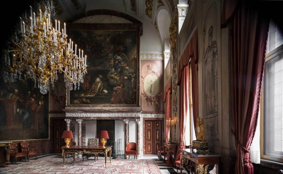 Amsterdam: Royal Palace Entry Ticket and Audio Guide - Who should visit the Royal Palace?