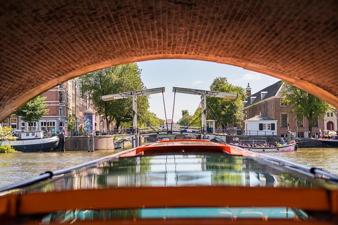 Amsterdam Sightseeing Canal Cruise with Audio Guide - Seating, windows, weather, and photographs