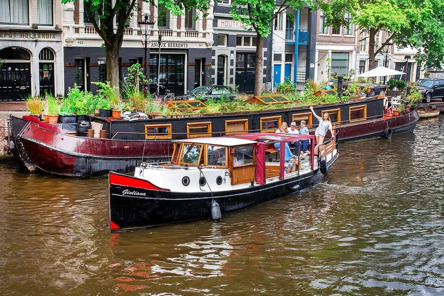 Amsterdam: Small-Group Canal Cruise incl. Drinks and Snacks - Weesperbuurt and the maritime side of the city