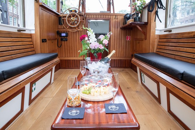 Amsterdam Small-Group Canal Cruise With Dutch Snacks and Drink - What you actually eat and drink on board