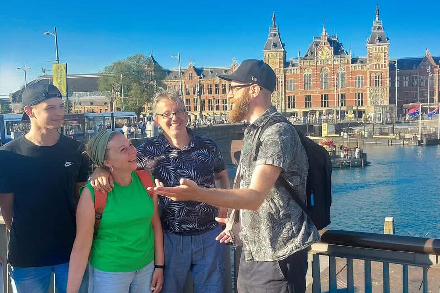 Amsterdam: Small-group Guided Walking Tour (French/English) - Dam Square and the Royal Palace