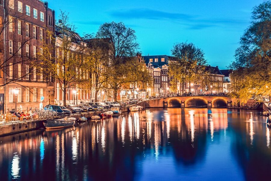 Amsterdam: Smoke and Lounge City Boat Cruise - Seven Bridges, the Amstel, and the Skinny Bridge