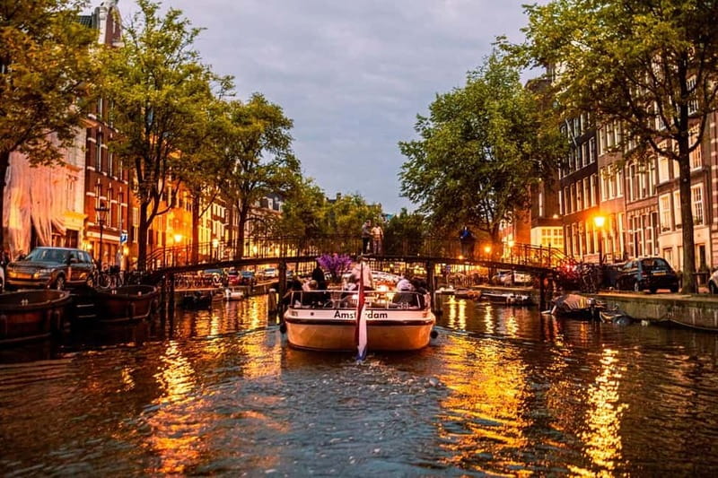 Amsterdam: The Bulldog Boat Smoke and Booze Cruise - The guides keep it informal