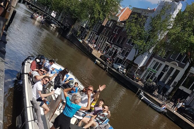 Amsterdam The Bulldog Boat Smoke Friendly Cruise + 2 drinks - Two drinks and what you should bring