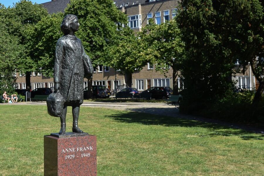 Amsterdam: The Life of Anne Frank Walking Tour - What the guide adds to the walk
