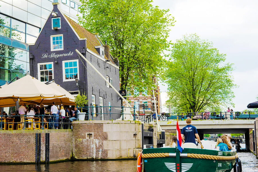 Amsterdam: The Newest Canal Cruise with Drink Option - The guide makes the difference