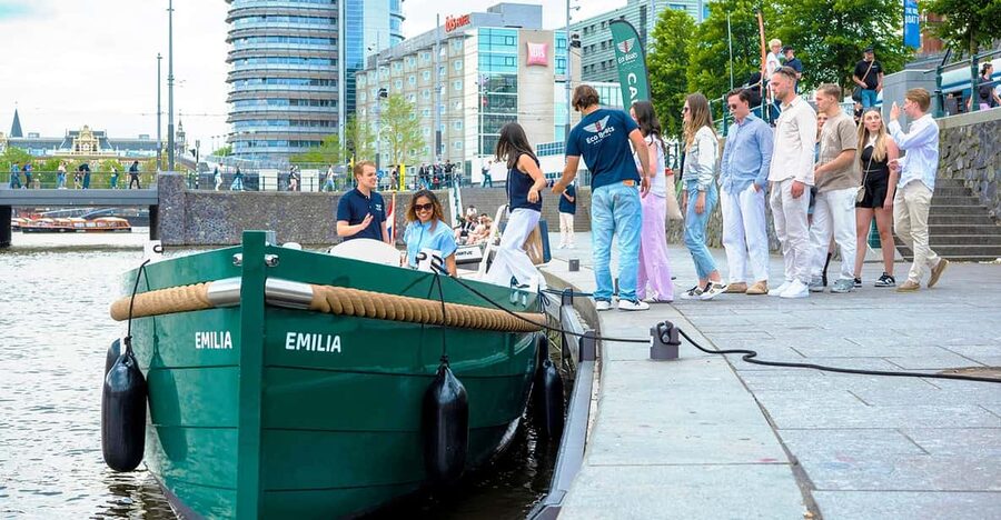 Amsterdam: The Newest Canal Cruise with Drink Option - Finding the boat beside Amsterdam Central Station