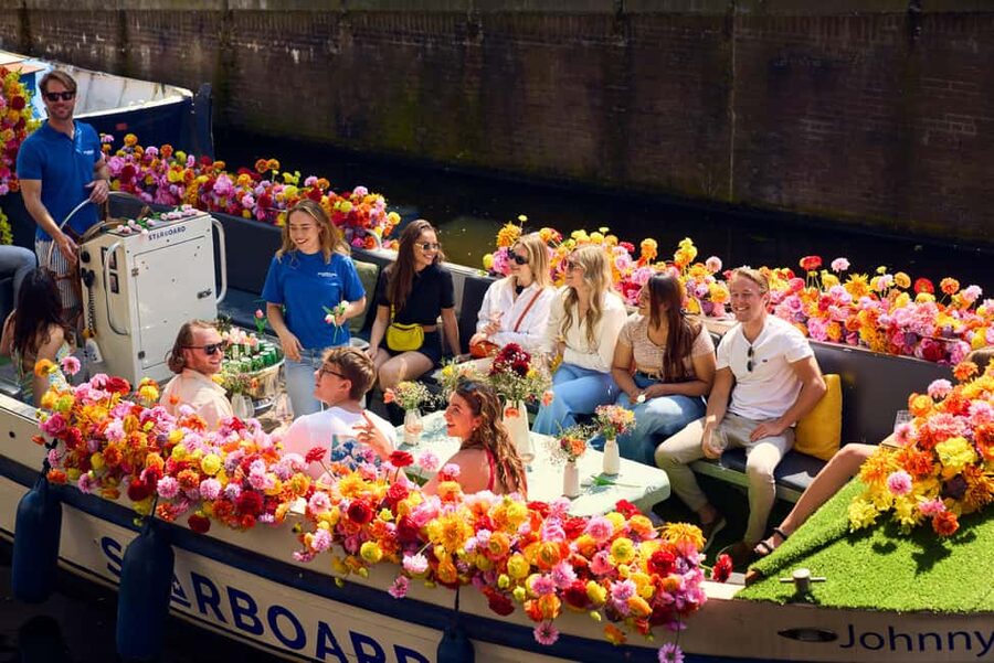 Amsterdam: The Original Flower Boat with Local Guide and Bar - How good is the $22 value?