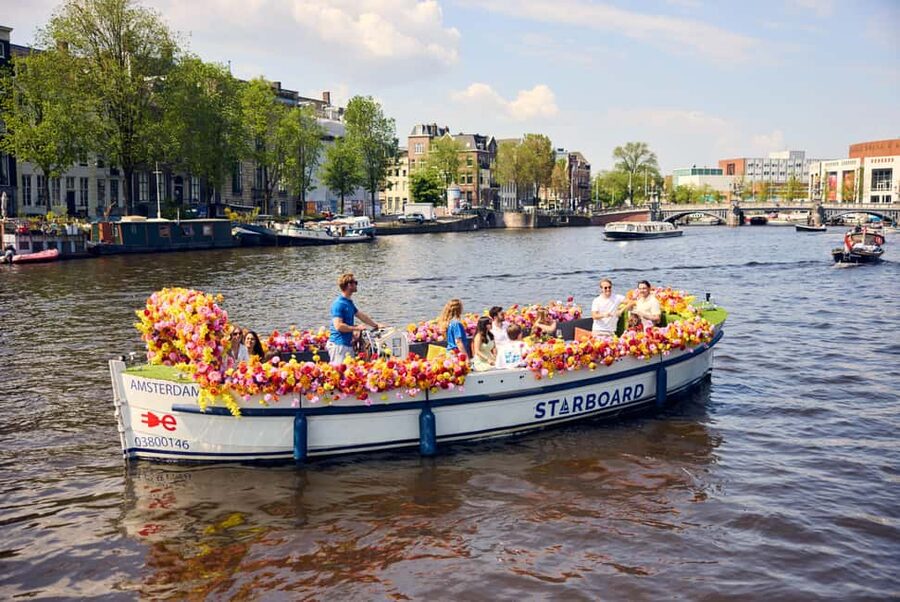 Amsterdam: The Original Flower Boat with Local Guide and Bar - Seven Bridges and the Dancing Houses