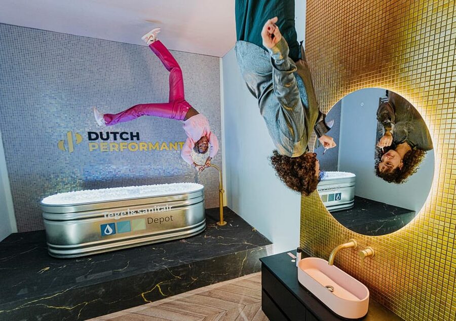 Amsterdam: The Upside Down & The All Out Combination Ticket - Photos, cocktails, and the café stop