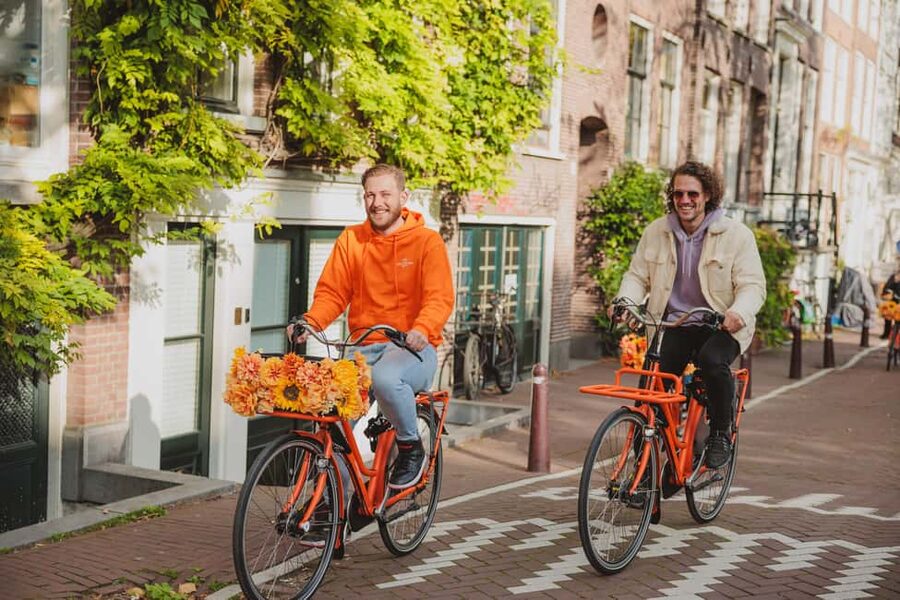Amsterdam: Top Highlights Guided Bike Tour EN/DE/ES/FR/IT/CN - Why a bicycle is the right way to see central Amsterdam