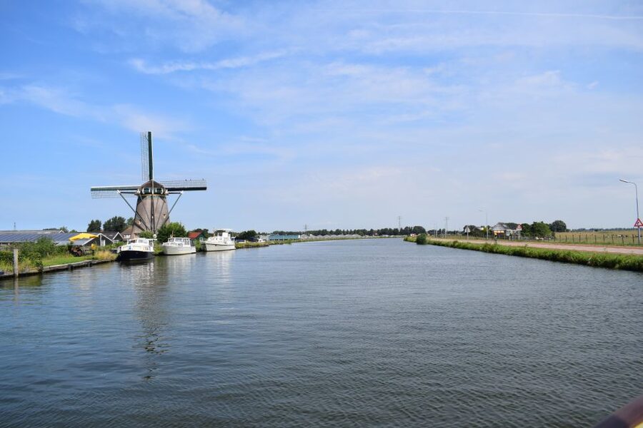 Amsterdam: Tour to Keukenhof Gardens with Windmill Cruise - Arriving at Keukenhof for independent exploring