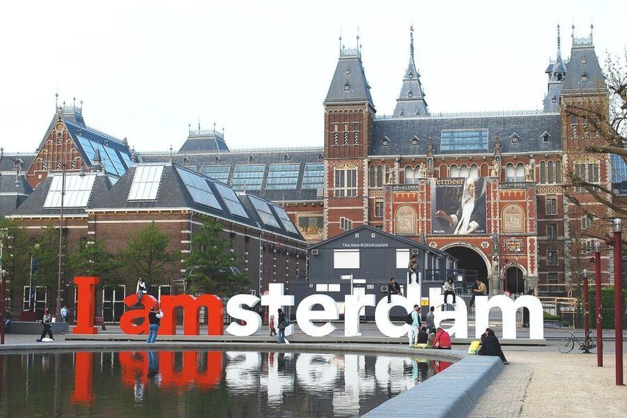 Amsterdam: Van Gogh Museum Masterpieces Tour up to 8 guests - What the guide adds to the museum