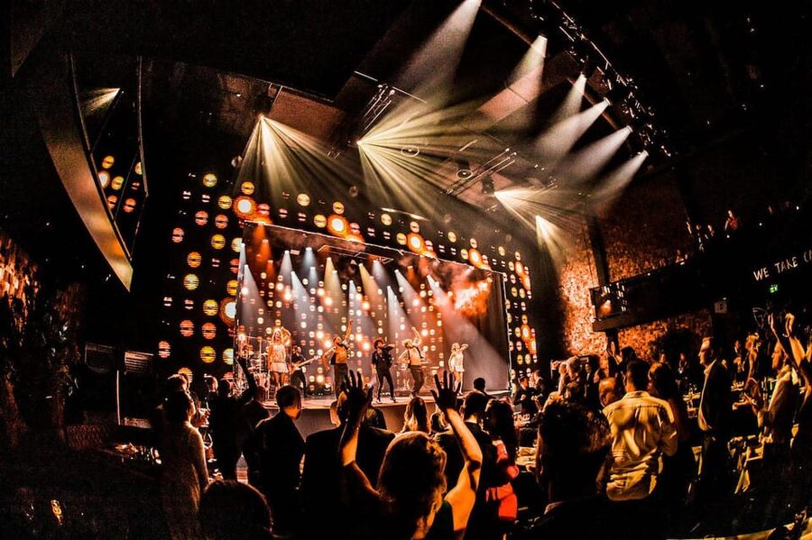 Amsterdam: VEGAS Dinner Show with 3-Course Sharing Menu - Key points to know before booking