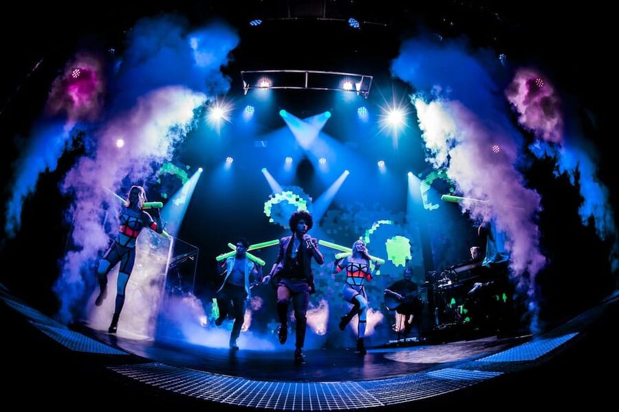 Amsterdam: VEGAS Dinner Show with 3-Course Sharing Menu - Who will enjoy VEGAS most?
