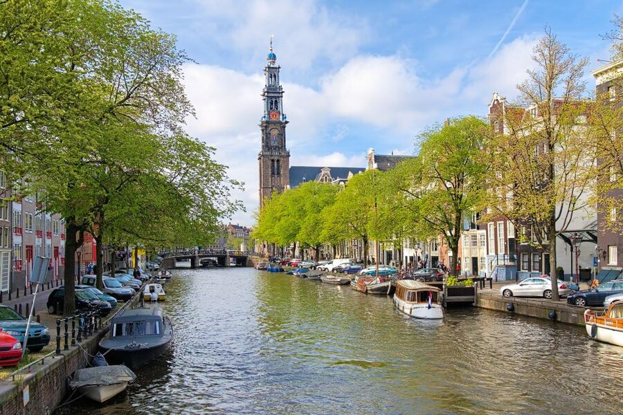 Amsterdam Walking Tour and Canal Cruise - Dam Square and the West Church