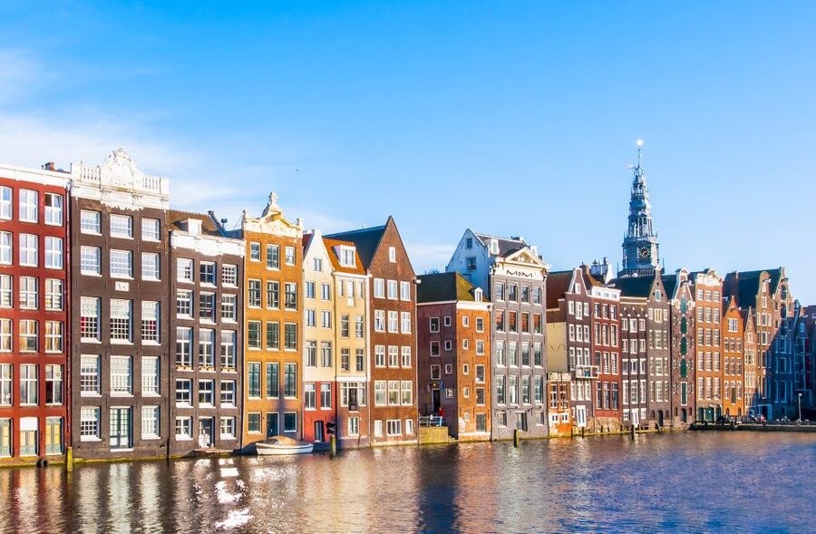 Amsterdam Walking Tour and Canal Cruise - The museum area without a museum marathon