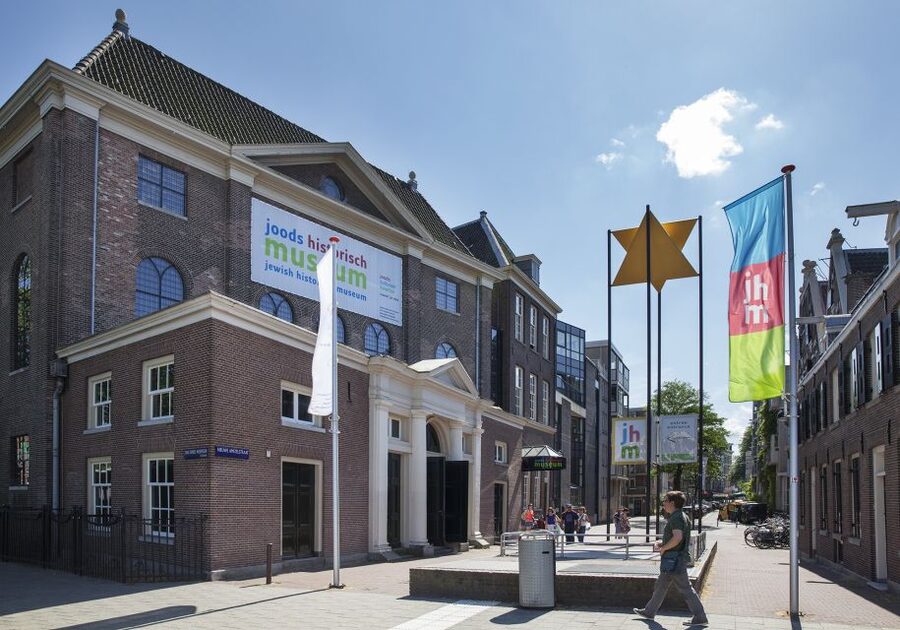 Amsterdam: Walking Tour, Jewish Museum & Synagogue Tickets - What Makes the Guides Important