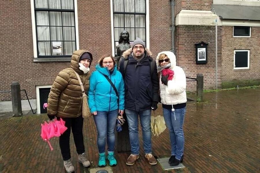 Amsterdam: Walking Tour of Historic Center - Guide style and the personal touch